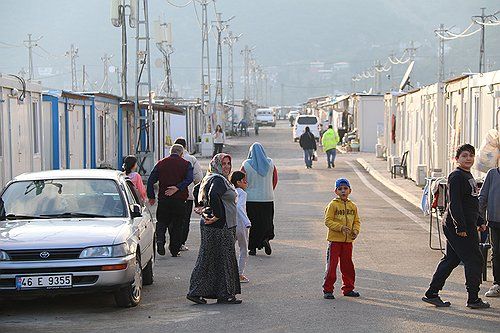 1년째 컨테이너 생활 중인 튀르키예 지진 이재민