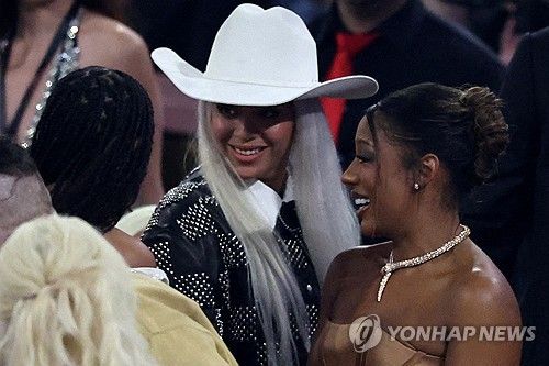 카우보이 모자 쓴 비욘세