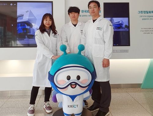 왼쪽부터 화학연 정지은·유지홍·김진철 박사 연구팀
