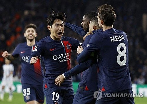 도움 올리고 기뻐하는 이강인