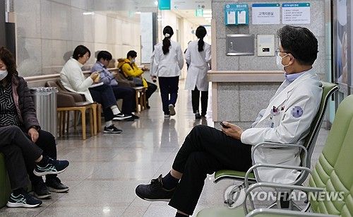 휴식 취하는 의료진