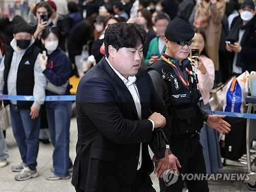 한화 류현진, 스프링캠프 마치고 귀국