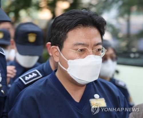 구속 전 피의자 심문에 출석하는 투자컨설팅업체 H사 라덕연 대표.