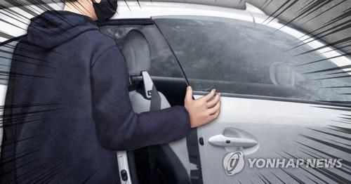 문 열린 자동차 절도 (PG)