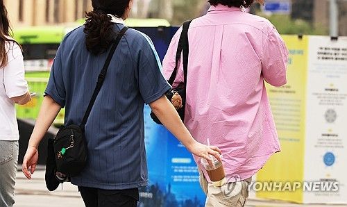 반팔이 어색하지 않은...
