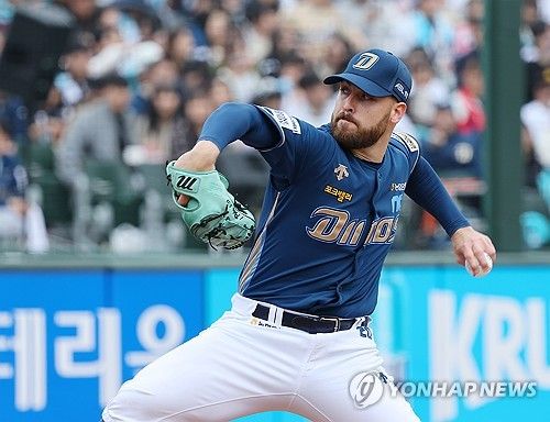 투구하는 NC 선발 카스타노