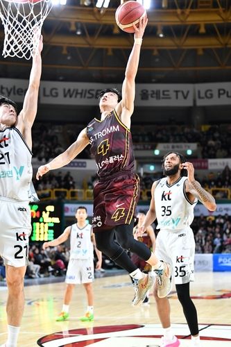 kt전에서 슛을 시도하는 LG 이재도