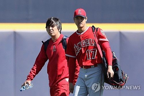 2018년 미국프로야구(MLB) 슈퍼스타 오타니 쇼헤이(오른쪽)와 전 통역사 미즈하라 잇페이(왼쪽)