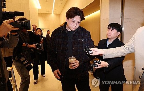 비대위 참석하는 박단 대전협 비대위원장