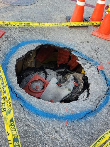 구멍난 도로