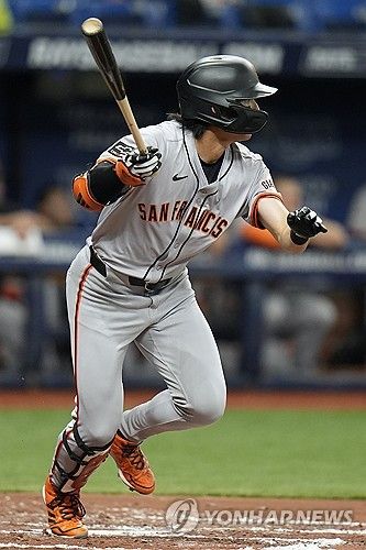 4경기 연속 안타 친 이정후 