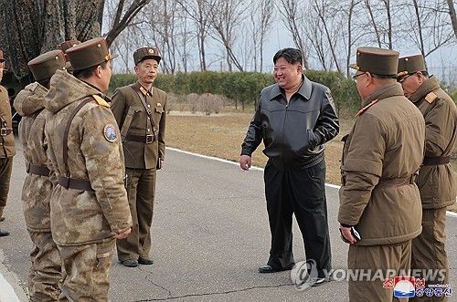 김정은, 신형 중장거리 극초음속미사일 시험발사 지도