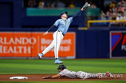 도루에 성공하는 이정후