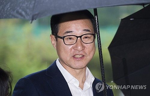 '민주당 돈봉투 의혹' 이성만 의원, 첫 공판 출석