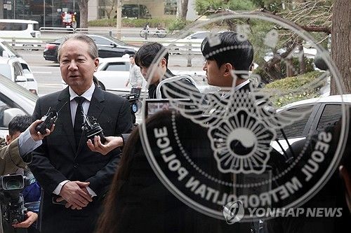 경찰 출석한 주수호 의협 회장 후보