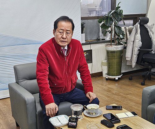 기자간담회 하는 홍준표 대구시장