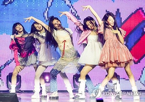 상큼발랄, 아일릿 데뷔 쇼케이스