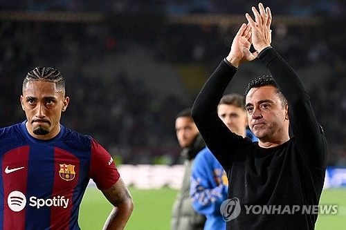 라피냐(왼쪽)와 사비 감독