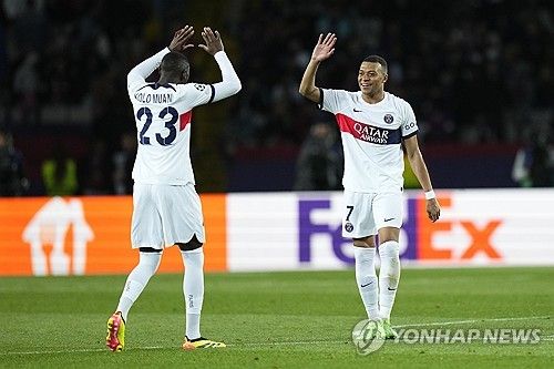 환호하는 음바페