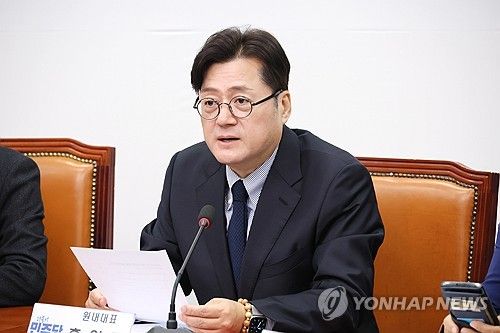 발언하는 홍익표 원내대표