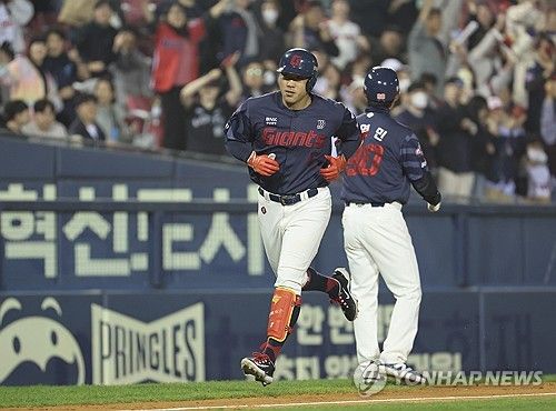 롯데 4번 타자 전준우 홈런