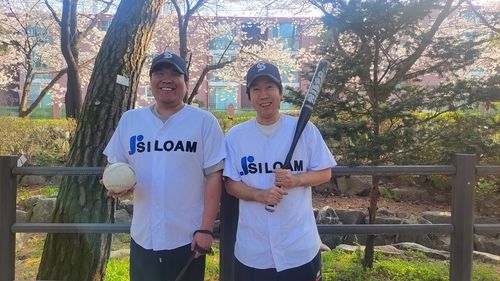 실로암 시각장애인 야구단 이경석(왼쪽)과 김주성