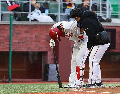 괴로워하는 최정