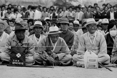 제13대 국회의원 선거 경북 고령 합동 유세장의 청중들. 1988년[연합뉴스 자료사진]