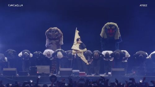 에이티즈가 미국 코첼라 페스티벌에서 선보인 봉산탈춤 공연