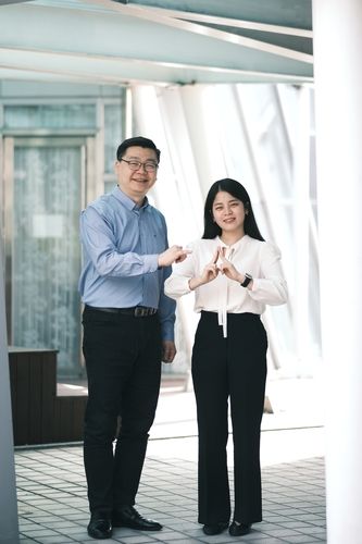 연극 '스카팽' 최황순·권재은 수어 통역사