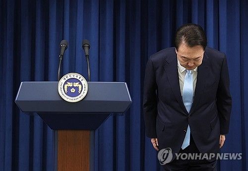 대국민 담화, 인사하는 윤석열 대통령