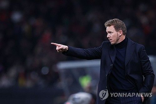 율리안 나겔스만 감독