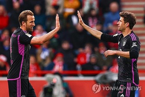해리 케인과 토마스 뮐러