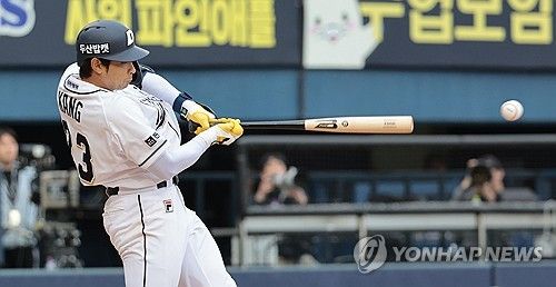 안타 치는 두산 강승호