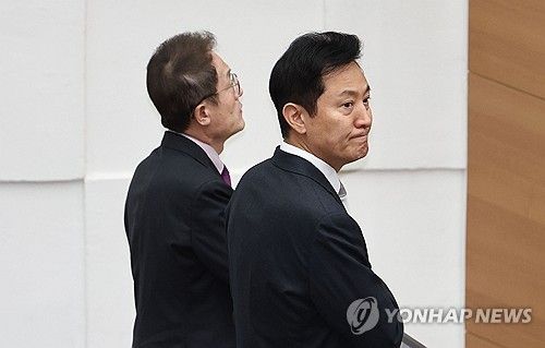 국민의례하는 오세훈 시장과 조희연 서울시교육감