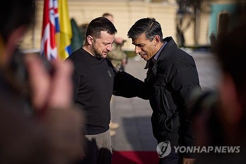 올해 1월 우크라이나를 방문해 젤렌스키 대통령과 만나고 있는 수낵 총리