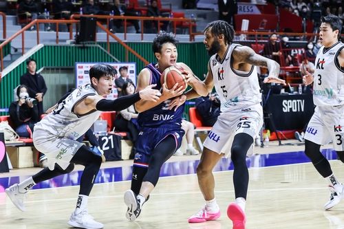 kt와 KCC의 경기 모습. 