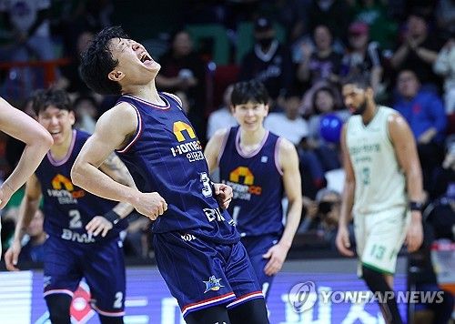 허웅 '우리가 이겼어'