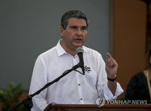 야당 연합 관련 2020년 기자회견하는 차모로 