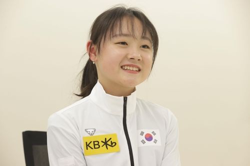 인터뷰하는 김채연