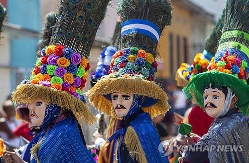 '토로 우아코' 니카라과 전통춤 행렬