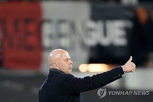 아르네 슬롯 감독