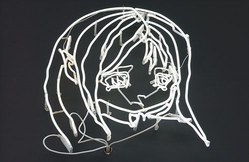 피에르 위그와 필립 파레노, 빛의 피부, 2001, 네온, 80×58×ca. 4.5cm. 네덜란드 에인트호번 반아베미술관 소장[서울시립 북서울미술관 제공. 재판매 및 DB 금지]