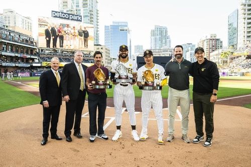 황금장갑 품에 안은 김하성