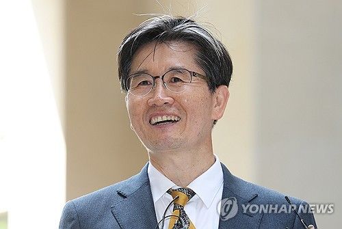 미소 보이는 오동훈 공수처장 후보