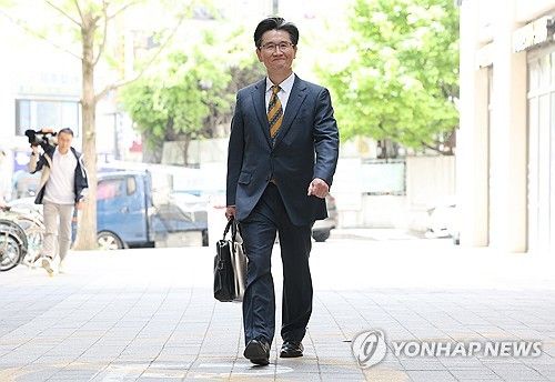 사무실 들어서는 오동운 공수처장 후보