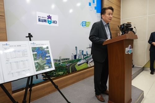 대청호 수변지역 해제 계획 알리는 김영환 충북지사