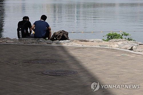 그늘에서 즐기는 한강