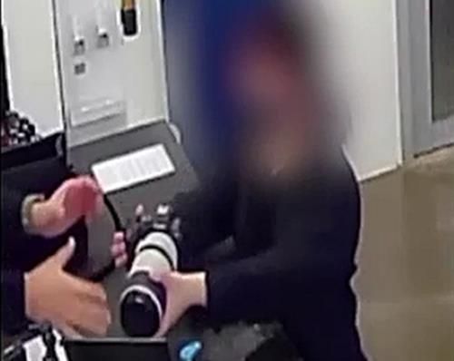 카메라 빌리는 피의자