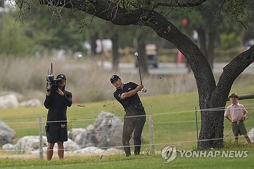 텍사스 오픈 3라운드 18번 홀에서 경기하는 조던 스피스